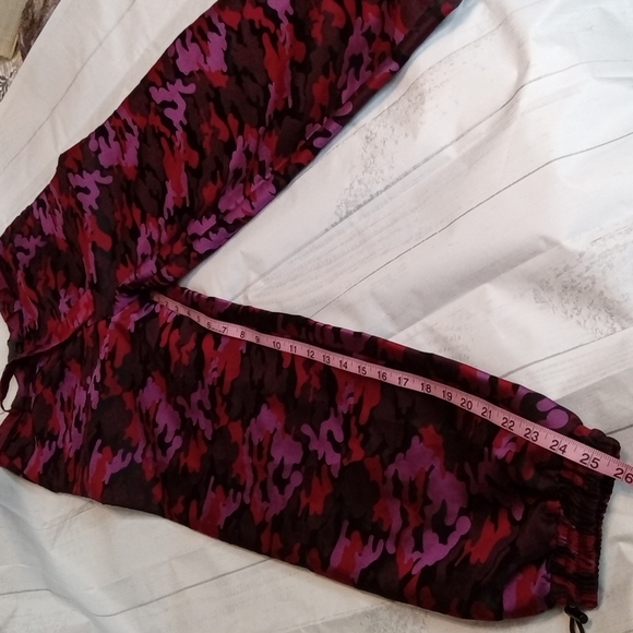 h:ours Joggers Camouflage Pink Red black. Size Medium. - Picture 14 of 14